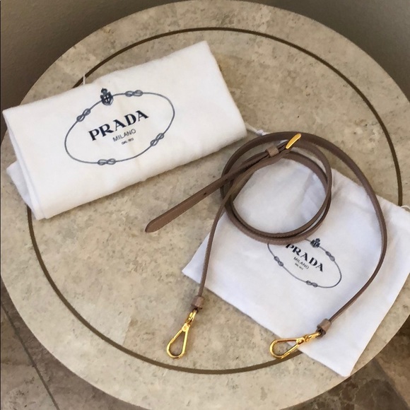 ❌SOLD❌ Prada saffiano lux tote - Picture 7 of 8